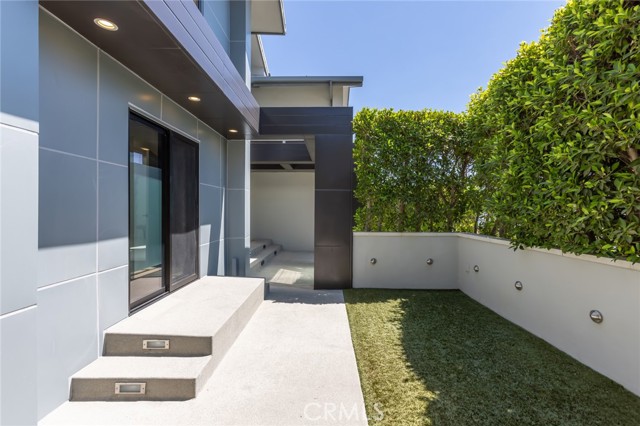 Detail Gallery Image 6 of 62 For 2111 Rimcrest Dr, Glendale,  CA 91207 - 4 Beds | 5 Baths