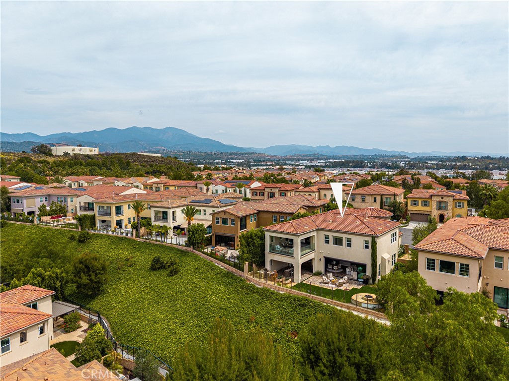 https://media.crmls.org/medias/b4f0b044-5012-446c-bbdd-433313d80e81.jpg?preset=X-Large