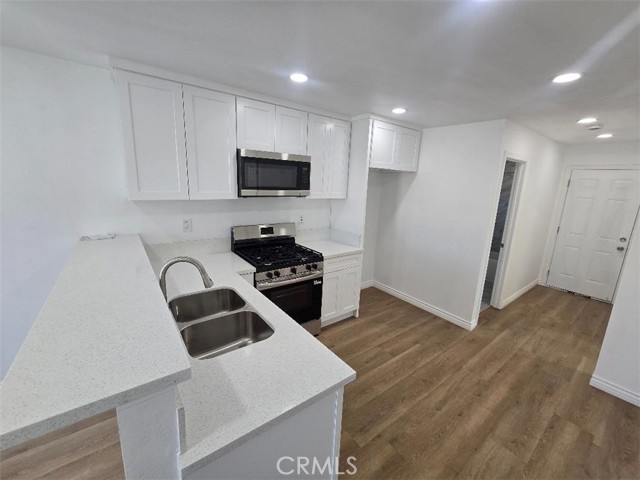 Detail Gallery Image 3 of 8 For 10722 Anzac, Los Angeles,  CA 90059 - 3 Beds | 1 Baths