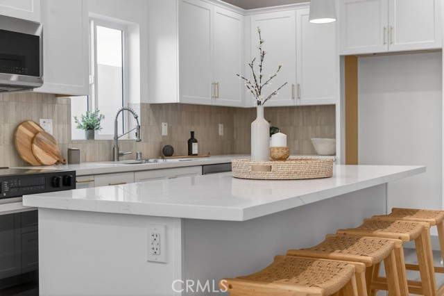 Detail Gallery Image 12 of 63 For 15540 Colorado Ave, Paramount,  CA 90723 - 6 Beds | 4 Baths