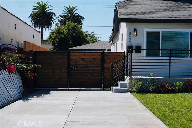 1850 W. 80th Street, Los Angeles CA: https://media.crmls.org/medias/b4f14a7e-567a-4dea-a485-3592e7aeedd9.jpg