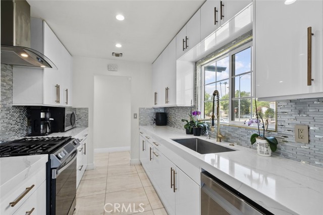 Detail Gallery Image 8 of 41 For 12628 Stagg St, North Hollywood,  CA 91605 - 4 Beds | 2 Baths