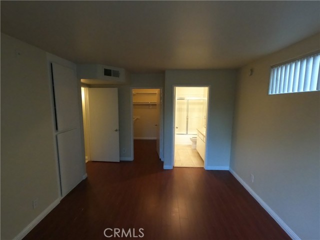 Detail Gallery Image 14 of 25 For 5060 Kester Ave #104,  Sherman Oaks,  CA 91403 - 2 Beds | 2 Baths