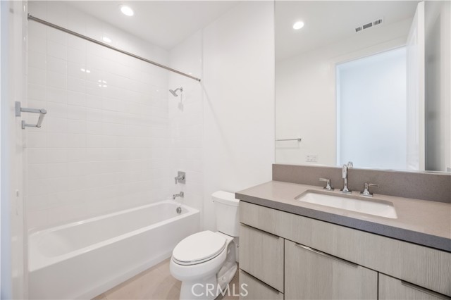 169 Creation, Irvine CA: https://media.crmls.org/medias/b4f282e9-9733-4bf1-88ed-79e86e2b25d9.jpg