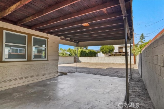 2026 N Evergreen Street, Burbank CA: https://media.crmls.org/medias/b4f42de6-2871-4719-9fb1-9b9d244eb23f.jpg