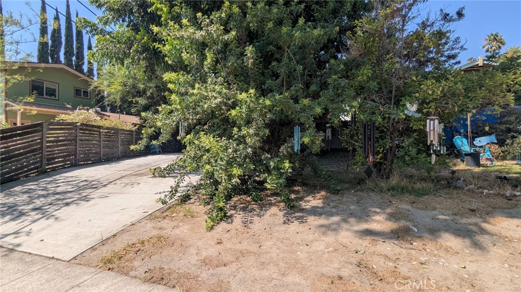 https://media.crmls.org/medias/b4f47540-ca93-4109-8d07-4557419d71ca.jpg?preset=X-Large
