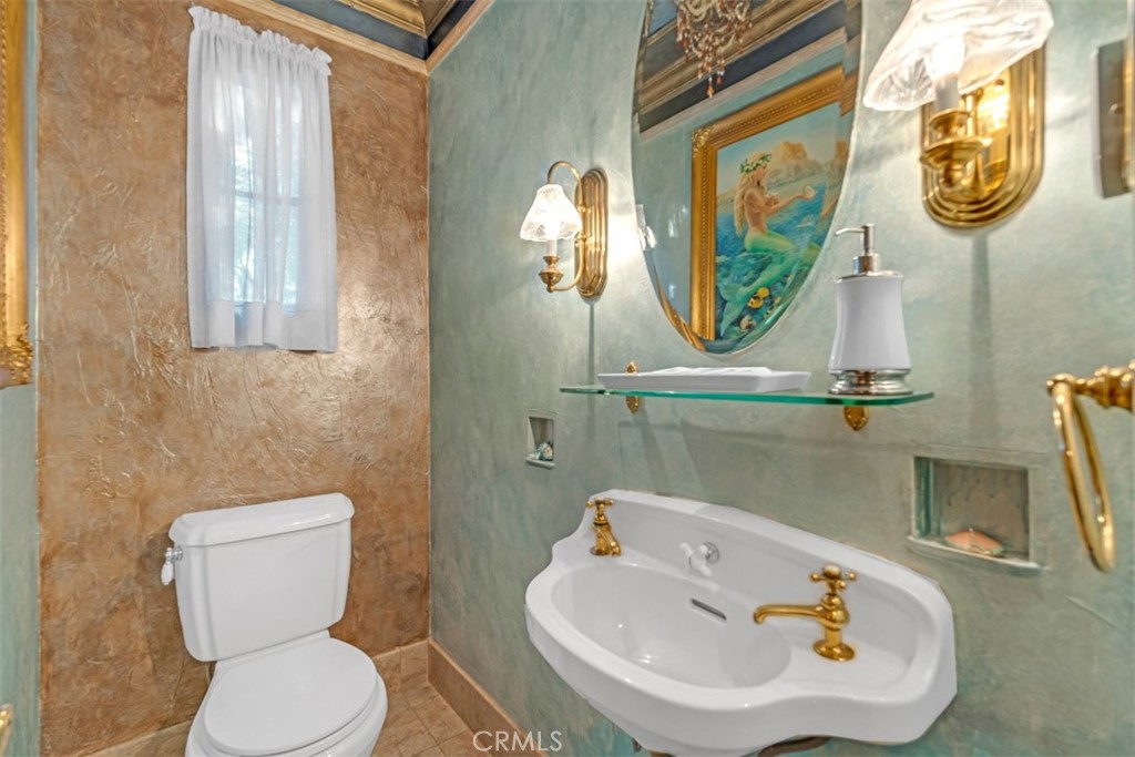 https://media.crmls.org/medias/b4f4d427-7c04-43a0-b18d-741241c584bf.jpg?preset=X-Large