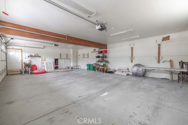 42385 Fox Farm Road, Big Bear Lake CA: https://media.crmls.org/medias/b4f563b4-c5a4-41d6-830b-4971f0fdda76.jpg