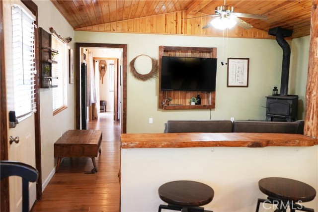 Detail Gallery Image 3 of 19 For 657 Moreno Ln, Sugarloaf,  CA 92386 - 2 Beds | 1 Baths