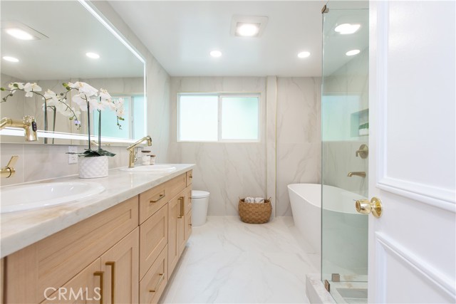 14879 Jadestone Drive, Sherman Oaks CA: https://media.crmls.org/medias/b4f64003-5d8d-400c-b57b-8d5b6c9ecf7f.jpg