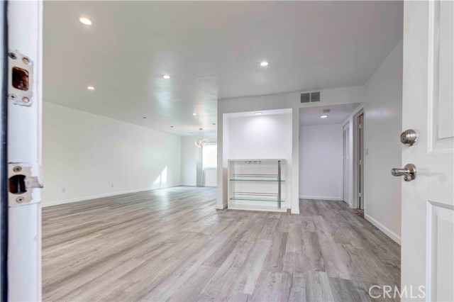 8801 Cedros Avenue, 13 photo 4