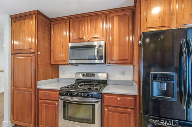 Detail Gallery Image 4 of 28 For 2718 S Griset Pl, Santa Ana,  CA 92704 - 4 Beds | 2/1 Baths