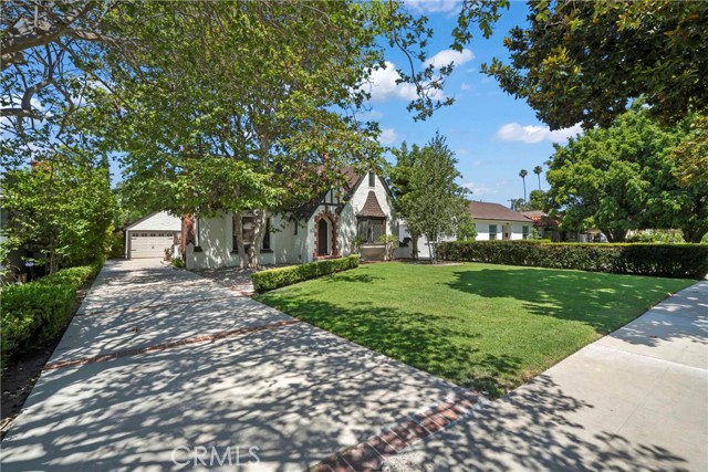 2404 N Poinsettia, Santa Ana CA: https://media.crmls.org/medias/b4f71080-4036-459c-ab9f-167e95c63eee.jpg