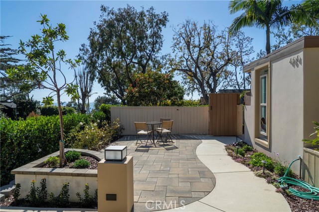 464 LOCUST, Laguna Beach CA: https://media.crmls.org/medias/b4f726af-96cd-4372-9461-e207fdbb9e87.jpg