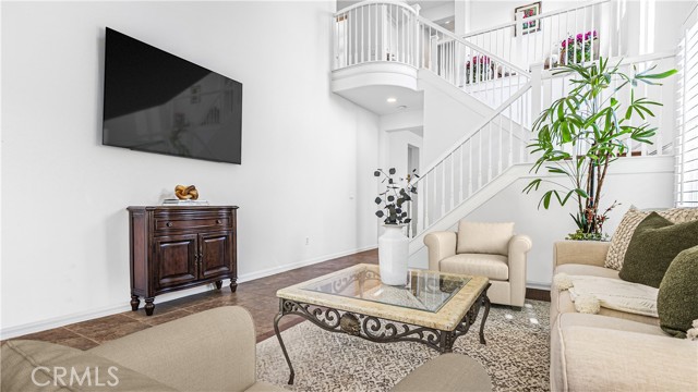 Detail Gallery Image 4 of 40 For 26812 Peppertree Dr, Valencia,  CA 91381 - 5 Beds | 3 Baths