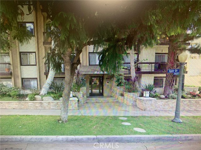 440 Veteran Avenue 305 Westwood - Century City, California Beautiful Move in Condition 2 Bedroom 2 Bath Condo fully furnished. Conveniently locate Walking distance to UCLA, Great neighborhood Westrwood Village,Century City Dinning. Proportioned bedrooms and nice view. Close to 405 Freeway. must see to appreciate.