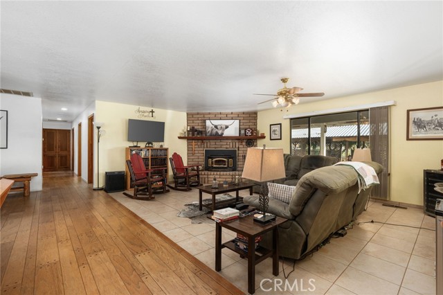 Detail Gallery Image 7 of 54 For 39500 Millwood #C,  Woodlake,  CA 93286 - 3 Beds | 2 Baths