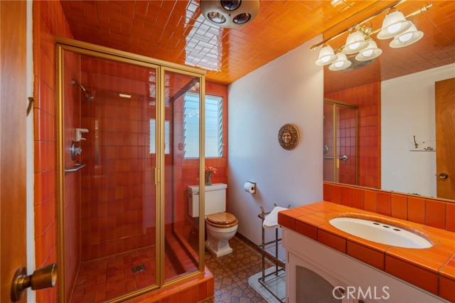 223 N Enrose Avenue, San Pedro CA: https://media.crmls.org/medias/b4f8bf43-7f90-4048-b350-d9dc2ba6aeb0.jpg