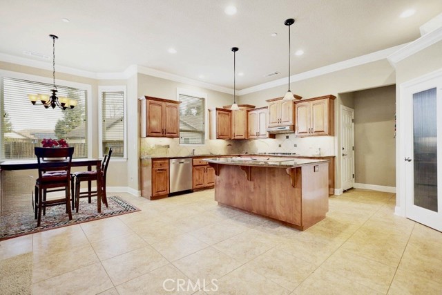 Detail Gallery Image 5 of 41 For 3600 Laver Ct, Redding,  CA 96002 - 4 Beds | 2/1 Baths