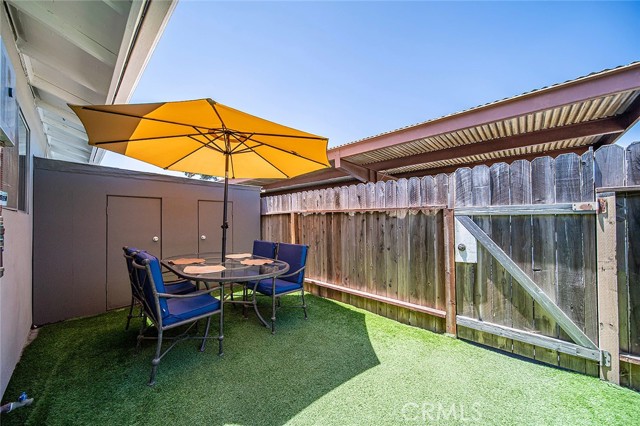 10230 Disney Circle, Huntington Beach CA: https://media.crmls.org/medias/b4f99067-f3c1-46e3-b968-ab5079349967.jpg
