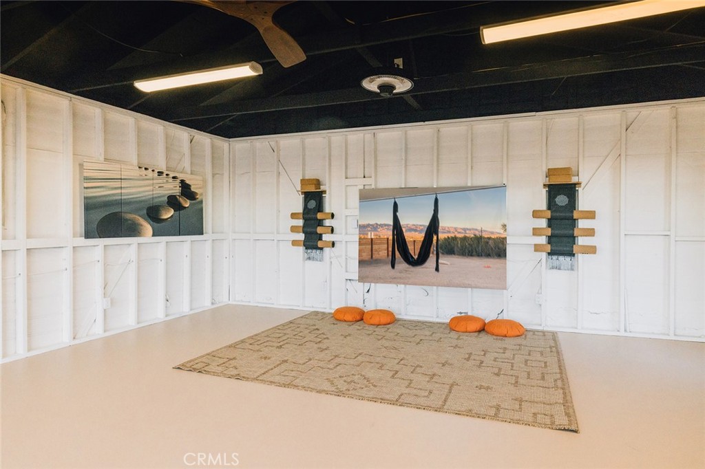 https://media.crmls.org/medias/b4f9cd05-ccfd-4739-9d84-28635ccb6d78.jpg?preset=X-Large