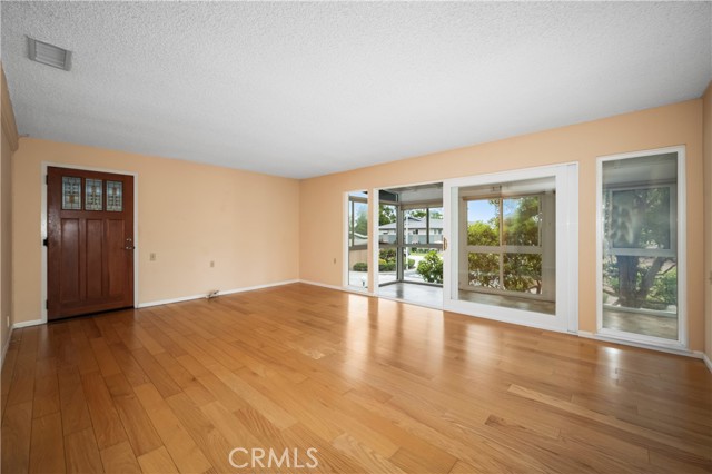 Detail Gallery Image 5 of 35 For 1980 Mckinney Way 13p,  Seal Beach,  CA 90740 - 2 Beds | 2 Baths
