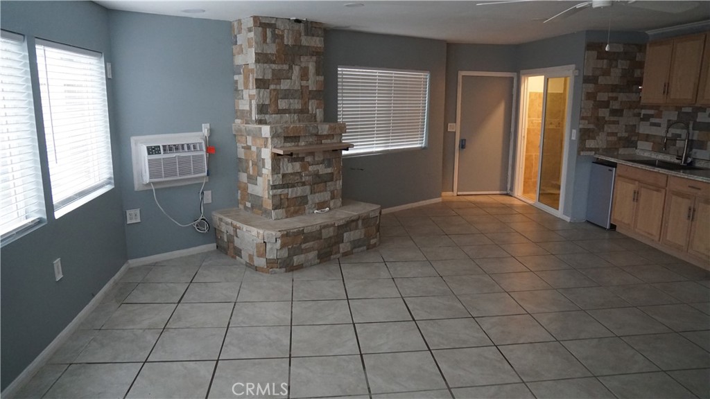 https://media.crmls.org/medias/b4fb73a5-5780-4f45-8e30-2202fe324d1a.jpg?preset=X-Large