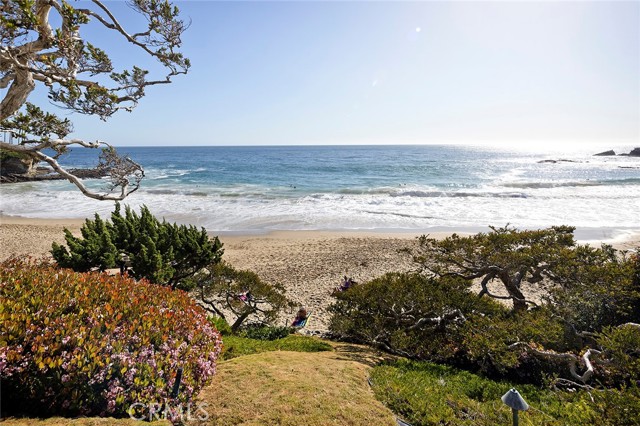 1259 Cliff Drive, Laguna Beach CA: https://media.crmls.org/medias/b4fbdd1a-dca7-4b28-a2da-4b96908a286b.jpg