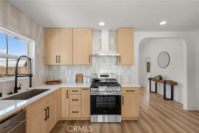 310 S Bel Aire Drive, Burbank CA: https://media.crmls.org/medias/b4fc71c9-ac5c-419a-9bf1-733cf9c5a8c8.jpg