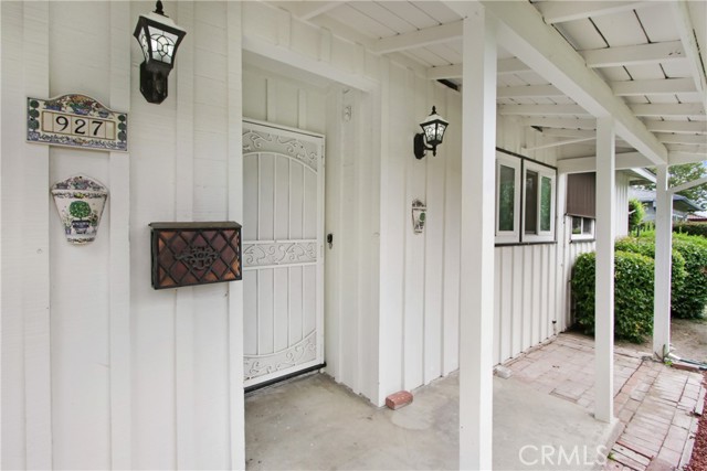 927 Alta Loma Drive, Corona CA: https://media.crmls.org/medias/b4fd8311-57a4-4627-87e6-988669faf581.jpg