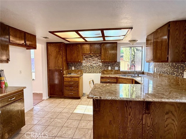 Detail Gallery Image 7 of 23 For 37509 Royal Ct, Palmdale,  CA 93552 - 4 Beds | 3 Baths