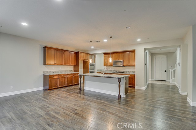 Detail Gallery Image 11 of 44 For 5005 Silvery Jewel, Bakersfield,  CA 93313 - 5 Beds | 3/1 Baths