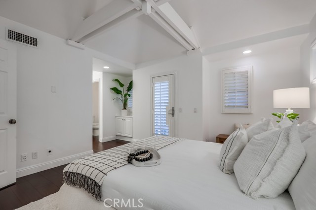 2569 Bungalow Place, Corona del Mar CA: https://media.crmls.org/medias/b4ff7338-8274-447b-a2e6-adaeb0ac46af.jpg