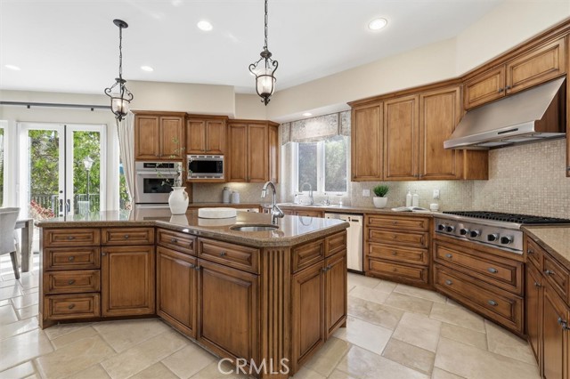 Detail Gallery Image 7 of 59 For 1852 Sharon, Santa Ana,  CA 92705 - 5 Beds | 4/1 Baths