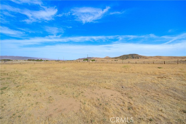 13765 Georgia Road, Santa Margarita CA: https://media.crmls.org/medias/b4ffaafa-2a1a-4d7d-98fc-203bc454367f.jpg