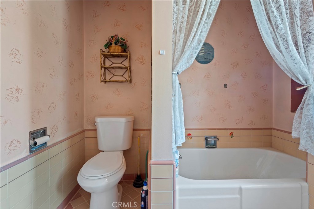 https://media.crmls.org/medias/b500c5d2-b6d0-49cc-9569-321742456795.jpg?preset=X-Large