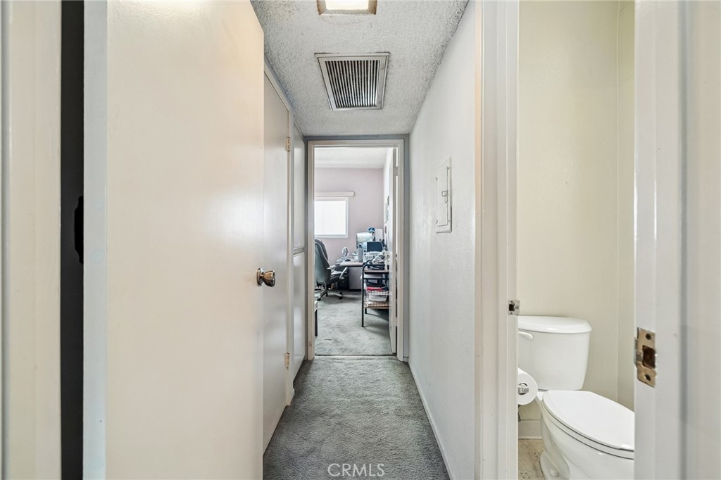 https://media.crmls.org/medias/b50218f3-a6f8-4553-b695-b41aea9bac53.jpg?preset=X-Large