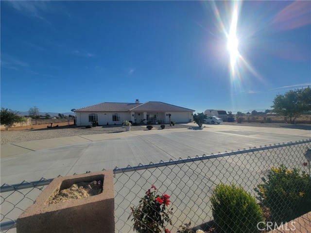 21961 Thunderbird, Apple Valley CA: https://media.crmls.org/medias/b5021c36-b30d-4009-9279-ee8881299e44.jpg