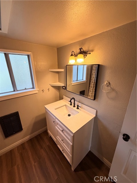 Detail Gallery Image 14 of 28 For 31014 Glen Oak Dr, Running Springs,  CA 92382 - 2 Beds | 1 Baths