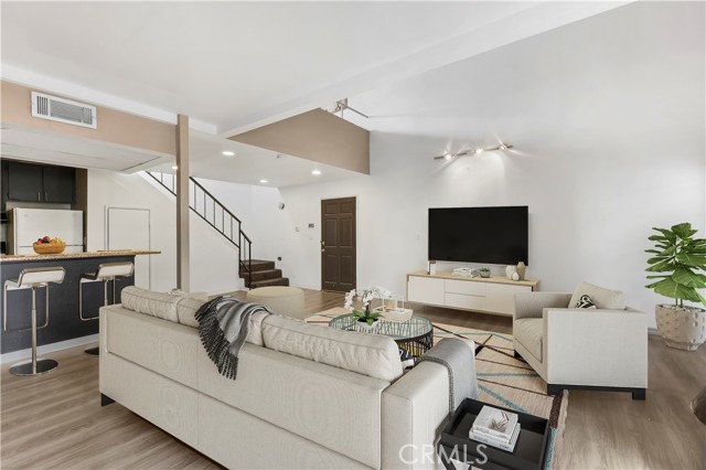 Detail Gallery Image 5 of 18 For 18645 Hatteras, Tarzana,  CA 91356 - 1 Beds | 1 Baths