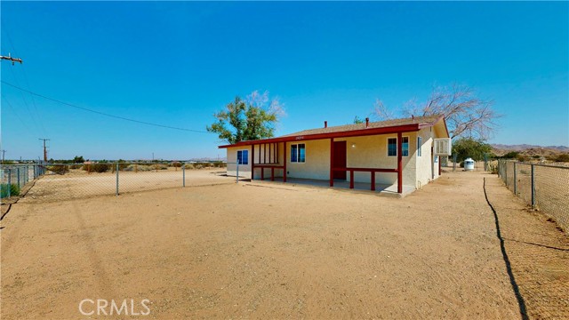 24254 Yucca Loma Road, Apple Valley CA: https://media.crmls.org/medias/b502a922-db7b-45ad-be2f-0fac41a5c78a.jpg