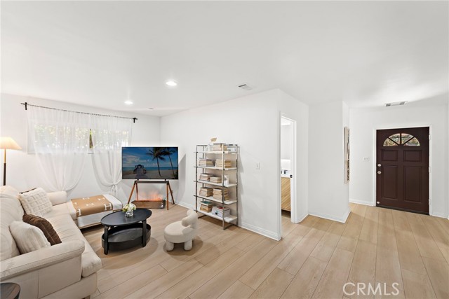 901 W El Repetto Drive, Monterey Park CA: https://media.crmls.org/medias/b502e21e-4500-4eac-94b4-9cf0703fe981.jpg