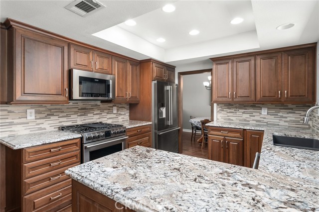 Detail Gallery Image 12 of 48 For 10664 Finch Ave, Rancho Cucamonga,  CA 91737 - 4 Beds | 2/1 Baths
