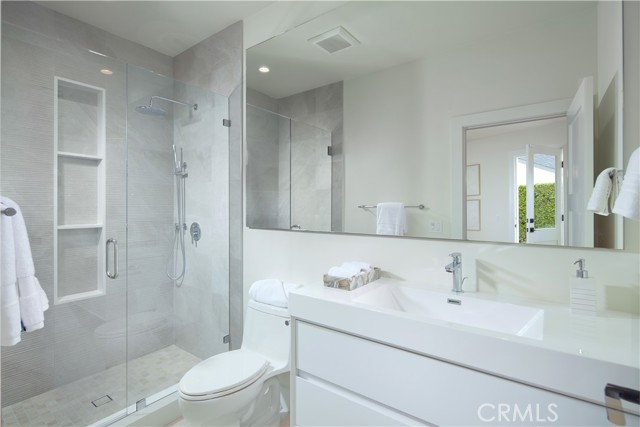 Detail Gallery Image 22 of 31 For 1312 Dover Drive, Newport Beach,  CA 92660 - 4 Beds | 4 Baths