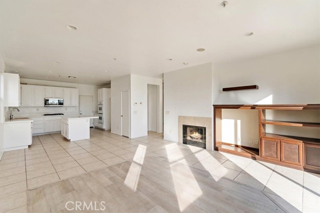 Detail Gallery Image 4 of 32 For 16757 Escalon, Fontana,  CA 92336 - 5 Beds | 3/1 Baths