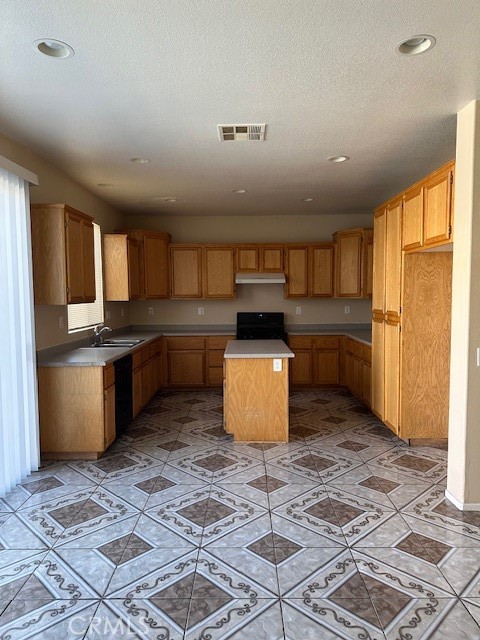 Detail Gallery Image 6 of 19 For 12364 Freeport, Victorville,  CA 92392 - 5 Beds | 3 Baths