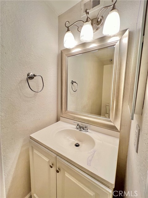 Detail Gallery Image 10 of 22 For 1071 Clark St, Riverside,  CA 92501 - 3 Beds | 2/1 Baths