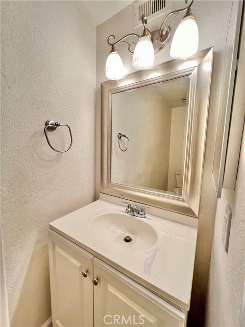 Detail Gallery Image 10 of 22 For 1071 Clark St, Riverside,  CA 92501 - 3 Beds | 2/1 Baths