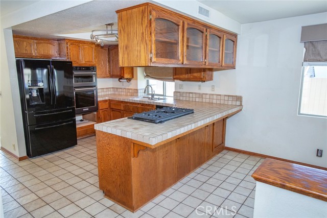 Kitchen: Refrigerator, Oven, Microwave, Dishwasher, Stove top w/hood