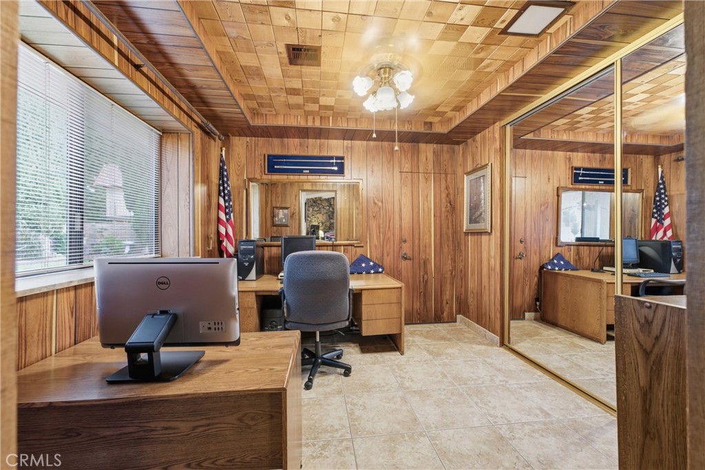 https://media.crmls.org/medias/b5049d78-3259-465c-9983-acd7e000ceea.jpg?preset=X-Large